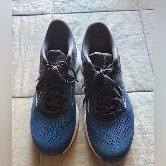 Brooks running shoes - Picture 1 of 3
